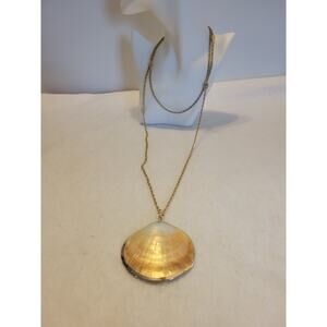 Vintage Mother of Pearl Shell Pendant Necklace Gold Tone Long Chain 28"